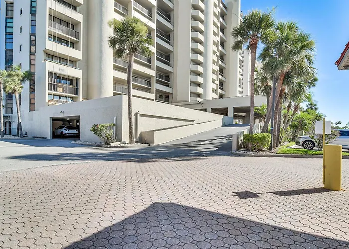 Walk To & Eats: W/ Pool In Clearwater! *