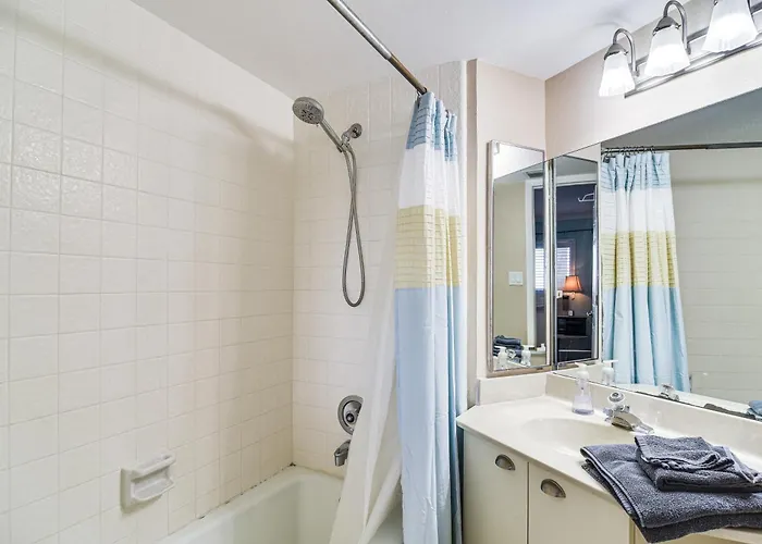 Holiday home Walk To & Eats: W/ Pool In Clearwater! Clearwater Beach
