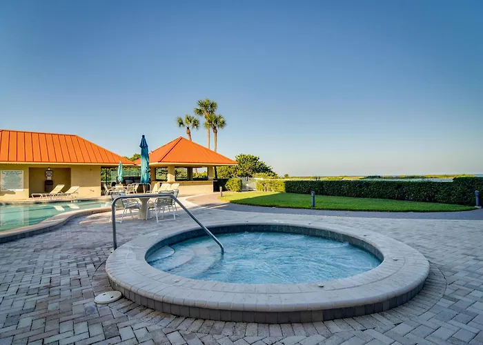 Walk To & Eats: W/ Pool In Clearwater! *
