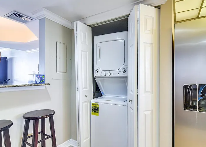 Walk To & Eats: W/ Pool In Clearwater! Holiday home *