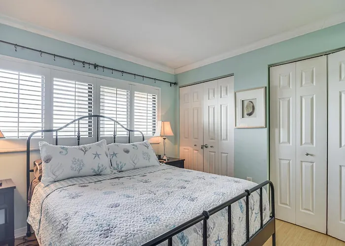 Walk To & Eats: W/ Pool In Clearwater! Holiday home