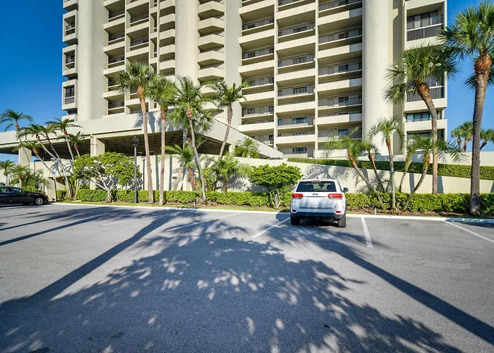 Holiday home Walk To & Eats: W/ Pool In Clearwater! *